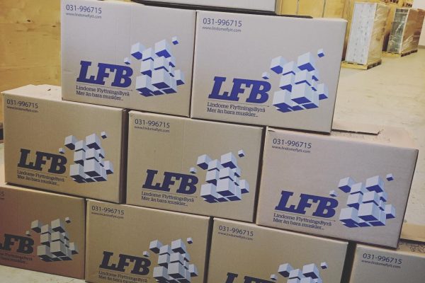 Flyttkartonger med LFB logo